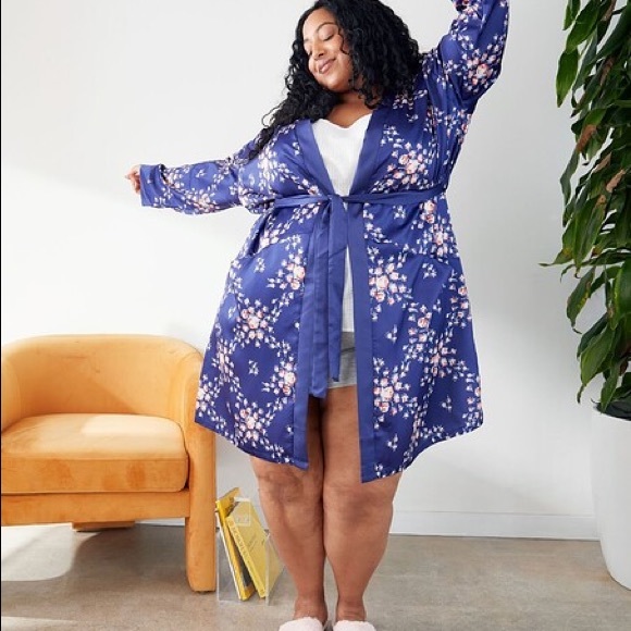 🍄 NWT Morgan Lane Allie Robe in Navy Floral - Picture 2 of 9